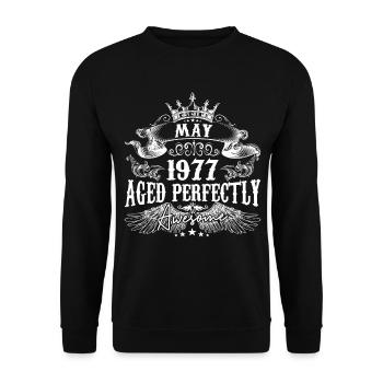1977 | May 1977 birthday Aged Perfectly - Unisex Sweatshirt - black - Front - Alina (178cm) & Michal (187cm)