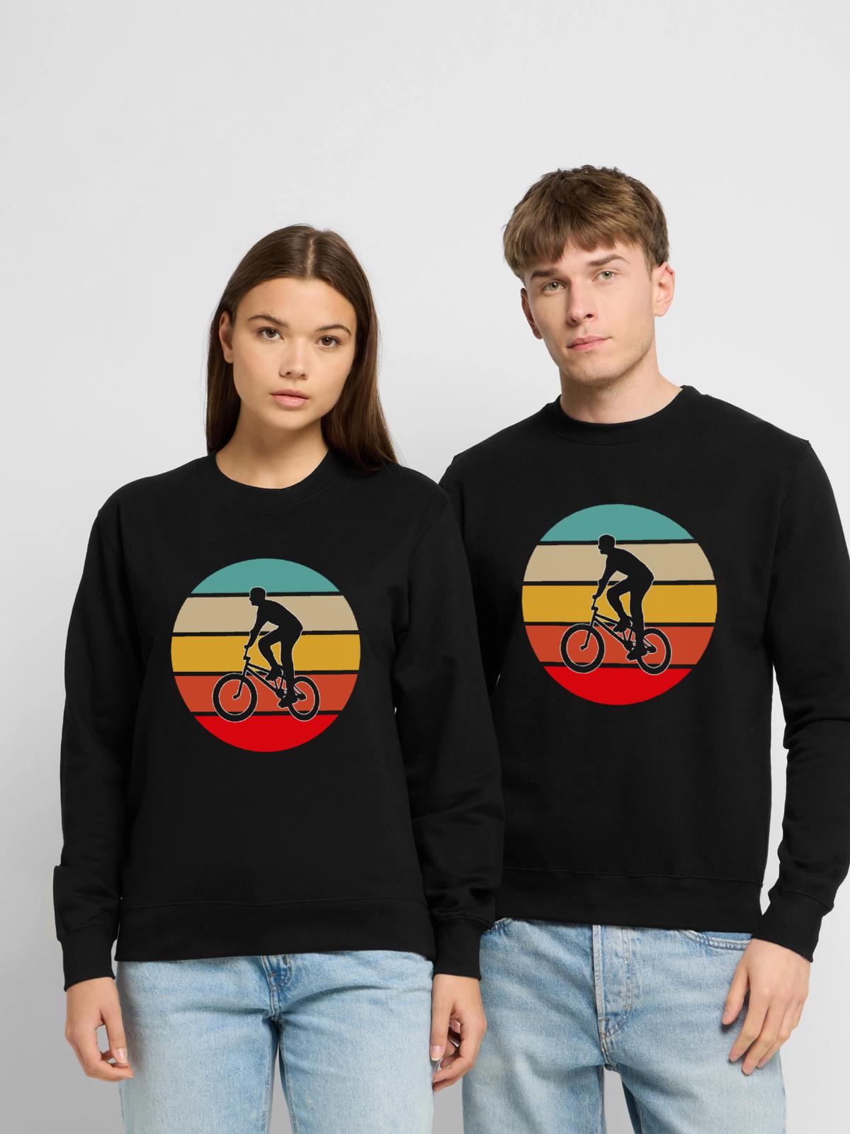 BMX retro - Unisex Pullover - Schwarz - Vorne - Alina (178cm) & Michal (187cm)