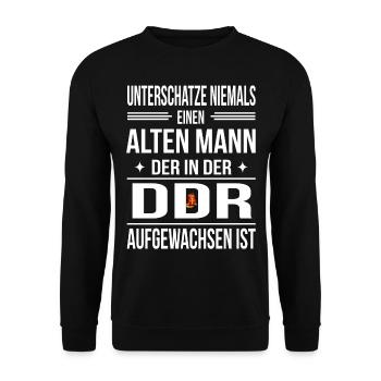DDR Unterschätze Niemals Alten Mann Ossi Moped - Unisex Pullover - Schwarz - Vorne - Alina (178cm) & Michal (187cm)