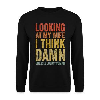 Wenn ich meine Frau anschaue, denke ich, dass sie ein Glück hat - Unisex Pullover - Schwarz - Vorne - Alina (178cm) & Michal (187cm)