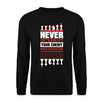 Never Interrupt Your Opponent Funny Chess Player - Unisex Pullover - Schwarz - Vorne - Alina (178cm) & Michal (187cm)