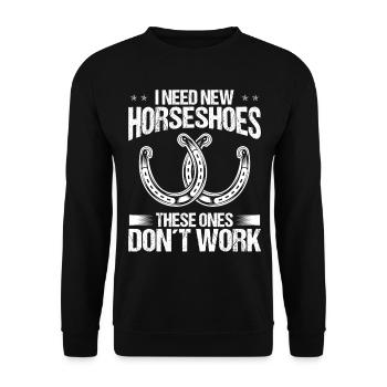 Horseshoe Pitching Game I need new Horseshoes - Unisex Pullover - Schwarz - Vorne - Alina (178cm) & Michal (187cm)