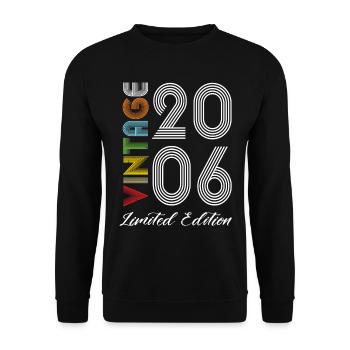 Vintage 2006 Vintage Fødselsdag Retro Vintage - Unisex sweater - sort - Foran - Alina (178cm) & Michal (187cm)