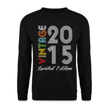 Vintage 2015 Vintage Fødselsdag Retro Vintage - Unisex sweater - sort - Foran - Alina (178cm) & Michal (187cm)