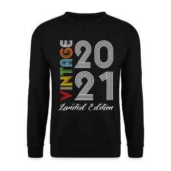 Vintage 2021 Vintage Birthday Retro Vintage - Unisex Sweatshirt - black - Front - Alina (178cm) & Michal (187cm)