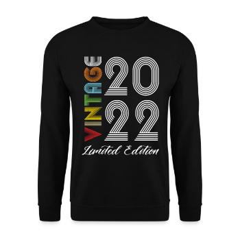 Vintage 2022 Vintage Birthday Retro Vintage - Unisex Sweatshirt - black - Front - Alina (178cm) & Michal (187cm)