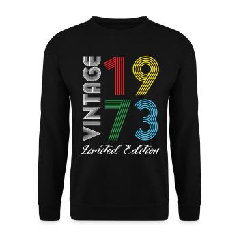 Vintage 1973 Vintage Fødselsdag Retro Vintage - Unisex sweater - sort - Foran - Alina (178cm) & Michal (187cm)