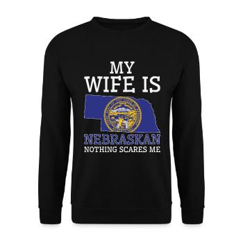 Nichts macht mir Angst Nebraska Ehefrau Nebraska - Unisex Pullover - Schwarz - Vorne - Alina (178cm) & Michal (187cm)