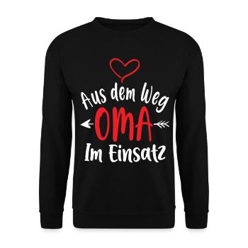 Aus dem Weg - Oma im Einsatz - Unisex Pullover - Schwarz - Vorne - Alina (178cm) & Michal (187cm)