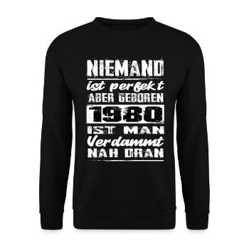 Niemand Is Perfekt Aber geboren 1980 Geburtstag - Unisex Pullover - Schwarz - Vorne - Alina (178cm) & Michal (187cm)