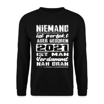 Niemand Is Perfekt Aber geboren 2021 Geburtstag - Unisex Pullover - Schwarz - Vorne - Alina (178cm) & Michal (187cm)