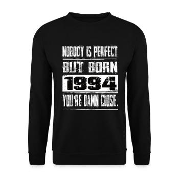 Personne n’est parfait mais né en 1994 anniversaire - Sweat-shirt Unisexe - noir - Devant - Alina (178cm) & Michal (187cm)