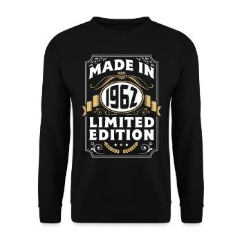 1962 Birthday Party Old Year of Construction - Unisex Sweatshirt - black - Front - Alina (178cm) & Michal (187cm)