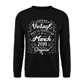 Vintage born in March 2019. Birthday March 2019 - Unisex Sweatshirt - black - Front - Alina (178cm) & Michal (187cm)
