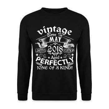 May 2018 | Birthday 2018 Vintage May - Unisex Sweatshirt - black - Front - Alina (178cm) & Michal (187cm)