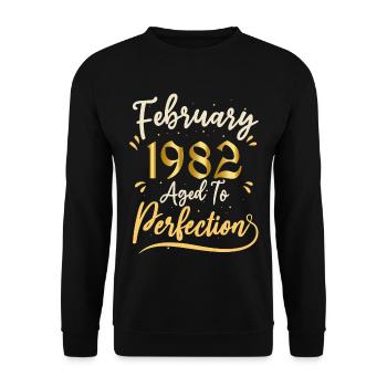 February 1982 February aged to perfection 1982 - Unisex Sweatshirt - black - Front - Alina (178cm) & Michal (187cm)