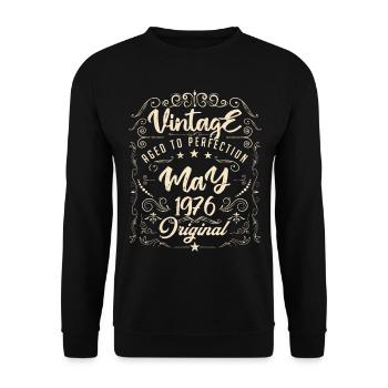 Vintage born in May 1976. Birthday May 1976. - Unisex Sweatshirt - black - Front - Alina (178cm) & Michal (187cm)