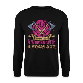 Never Underestimate A Women With A Foam Axe - Unisex Pullover - Schwarz - Vorne - Alina (178cm) & Michal (187cm)
