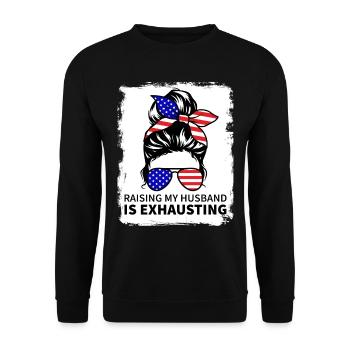 Meinen Mann großzuziehen ist anstrengend - Unordentliches Brötchen - Unisex Pullover - Schwarz - Vorne - Alina (178cm) & Michal (187cm)