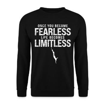Sobald Du Furchtlos Wirst, Wird Das Leben - Unisex Pullover - Schwarz - Vorne - Alina (178cm) & Michal (187cm)