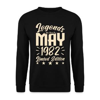 Geboren Mai 1982 Geburtstagsgeschenk 1982. - Unisex Pullover - Schwarz - Vorne - Alina (178cm) & Michal (187cm)