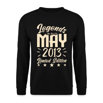 Geboren Mai 2013 Geburtstagsgeschenk 2013. - Unisex Pullover - Schwarz - Vorne - Alina (178cm) & Michal (187cm)