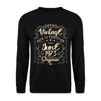 Jahrgang geboren im Juni 1973. Jubiläum Juni 1973 - Unisex Pullover - Schwarz - Vorne - Alina (178cm) & Michal (187cm)