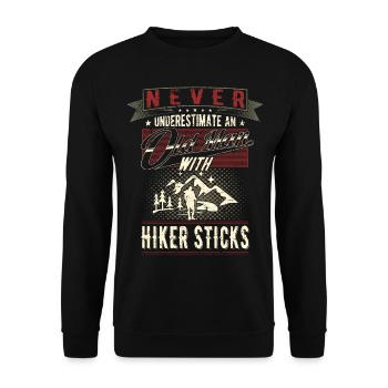 Unterschätze niemals alten Mann Wandern Rente - Unisex Pullover - Schwarz - Vorne - Alina (178cm) & Michal (187cm)