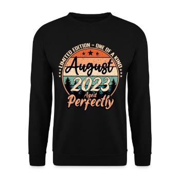 August 2023 Jubiläum 2023 Legenden August - Unisex Pullover - Schwarz - Vorne - Alina (178cm) & Michal (187cm)