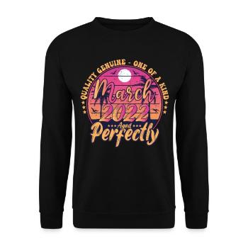 März 2022 Jubiläum 2022 Retro 2022 März - Unisex Pullover - Schwarz - Vorne - Alina (178cm) & Michal (187cm)