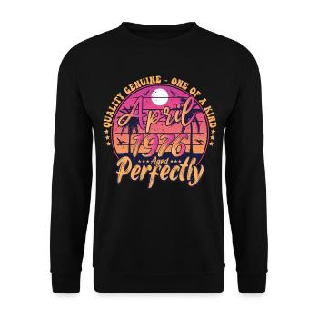 April 1976 anniversary 1976 Retro 1976 April - Unisex Sweatshirt - black - Front - Alina (178cm) & Michal (187cm)