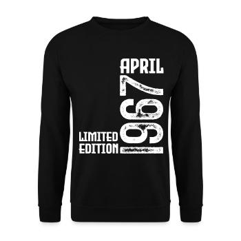 Cadeau Avril 1967. Anniversaire avril 1967. April. - Sweat-shirt Unisexe - noir - Devant - Alina (178cm) & Michal (187cm)