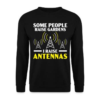 Manche Leute bauen Gärten auf Ich baue Antennen au - Unisex Pullover - Schwarz - Vorne - Alina (178cm) & Michal (187cm)