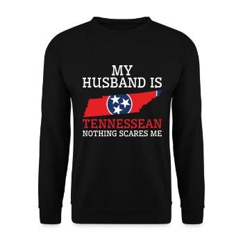 Nichts macht mir Angst Tennessean Husband - Unisex Pullover - Schwarz - Vorne - Alina (178cm) & Michal (187cm)