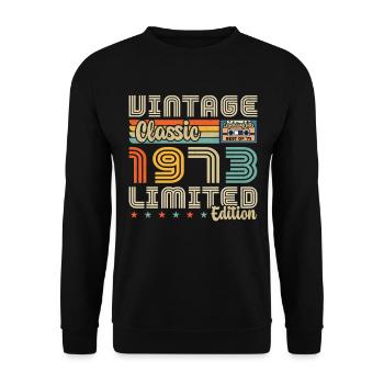 Jahrgang 1973 Geburtstagsgeschenk 1973 - Unisex Pullover - Schwarz - Vorne - Alina (178cm) & Michal (187cm)