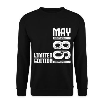 Geschenk Mai 1981. Jubiläum Mai 1981. Mai 1981. - Unisex Pullover - Schwarz - Vorne - Alina (178cm) & Michal (187cm)