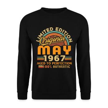 May 1967 Vintage Born in May 1967 Anniversary - Unisex Sweatshirt - black - Front - Alina (178cm) & Michal (187cm)