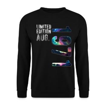 Limited Edition 1971 August Geburtstag Nordlichter - Unisex Pullover - Schwarz - Vorne - Alina (178cm) & Michal (187cm)
