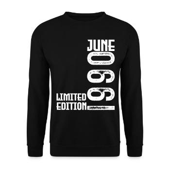 Gift June 1990 anniversary June 1990. June 1990 - Unisex Sweatshirt - black - Front - Alina (178cm) & Michal (187cm)
