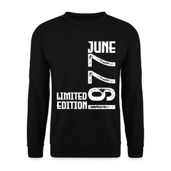 Gift June 1977 birthday June 1977. June 1977 - Unisex Sweatshirt - black - Front - Alina (178cm) & Michal (187cm)