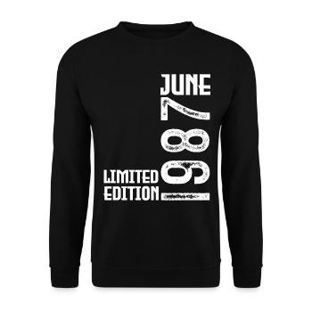 Gift June 1987 anniversary June 1987. June 1987 - Unisex Sweatshirt - black - Front - Alina (178cm) & Michal (187cm)