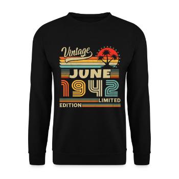June 1942 Vintage Born In June 1942 Birthday - Unisex Sweatshirt - black - Front - Alina (178cm) & Michal (187cm)