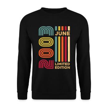 2003 Juin Vintage Nées En Juin 2003 Anniversaire - Sweat-shirt Unisexe - noir - Devant - Alina (178cm) & Michal (187cm)
