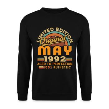 May 1992 Vintage Born in May 1992 Anniversary - Unisex Sweatshirt - black - Front - Alina (178cm) & Michal (187cm)