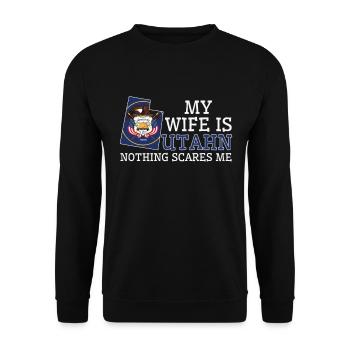 Nichts macht mir Angst Utahn Ehefrau Utah - Unisex Pullover - Schwarz - Vorne - Alina (178cm) & Michal (187cm)