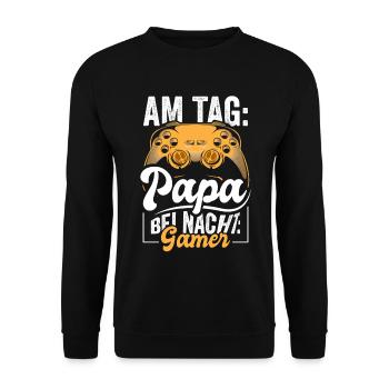 Am Tag Papa bei Nacht Gamer - Unisex Pullover - Schwarz - Vorne - Alina (178cm) & Michal (187cm)