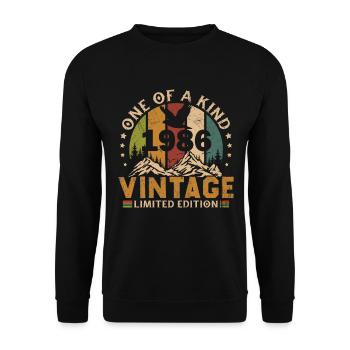 Jahrgang Geboren 1986 Geburtstagsgeschenk - Unisex Pullover - Schwarz - Vorne - Alina (178cm) & Michal (187cm)