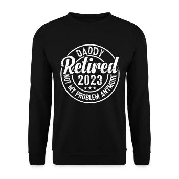 Daddy Retired 2023 Not My Problem Anymore - Retire - Unisex Pullover - Schwarz - Vorne - Alina (178cm) & Michal (187cm)
