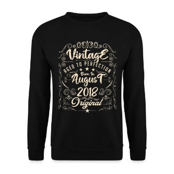 Jahrgang geboren im August 2018. Geburtstag August 2018 - Unisex Pullover - Schwarz - Vorne - Alina (178cm) & Michal (187cm)