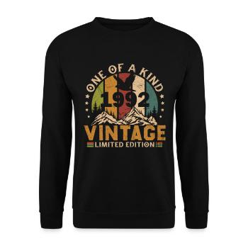 1992 Jahrgang Jahrgang 1992 Geburtstagsgeschenk - Unisex Pullover - Schwarz - Vorne - Alina (178cm) & Michal (187cm)